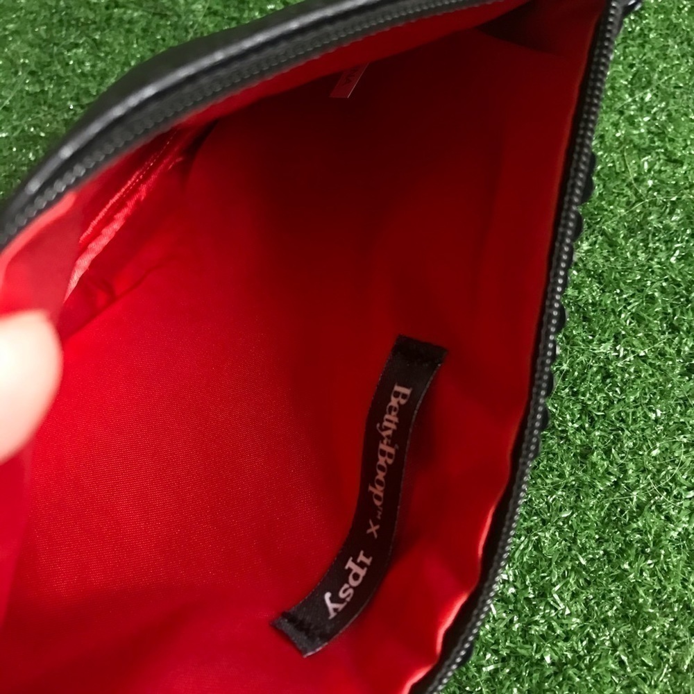Betty Boop Sequin Makeup Pouch - Picture 3 of 3
